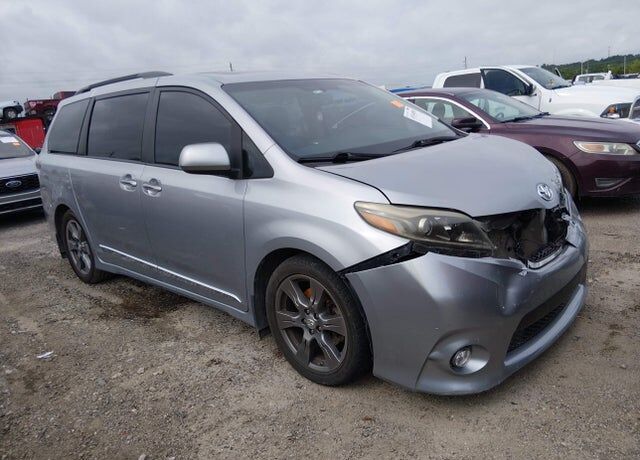 2017 TOYOTA Sienna