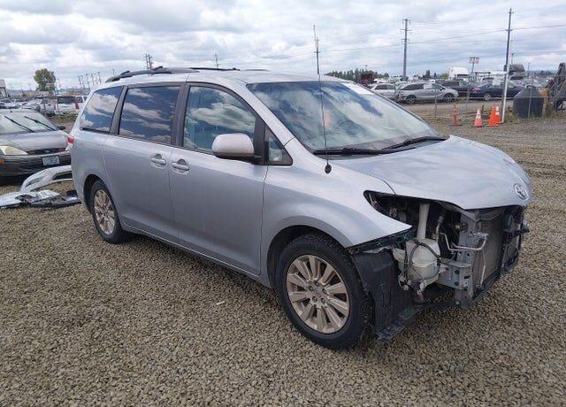 2013 TOYOTA Sienna