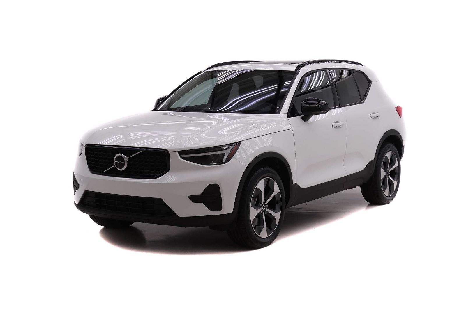 2026 VOLVO XC40