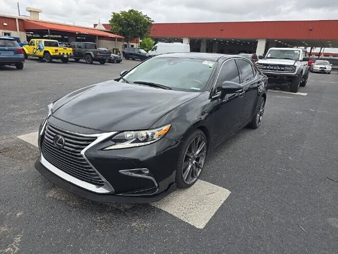 2017 LEXUS ES