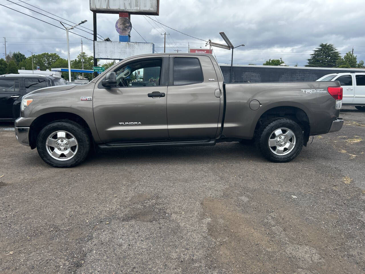 2011 TOYOTA Tundra