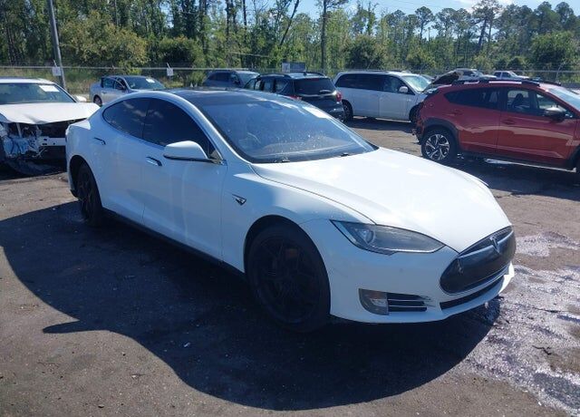 2015 TESLA Model S