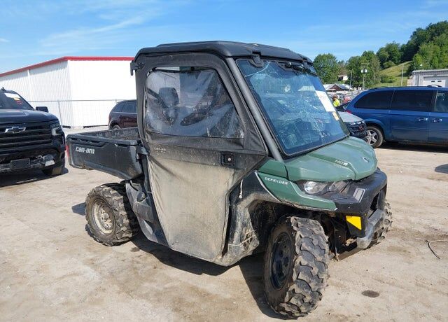 2023 CAN-AM Defender/Traxter