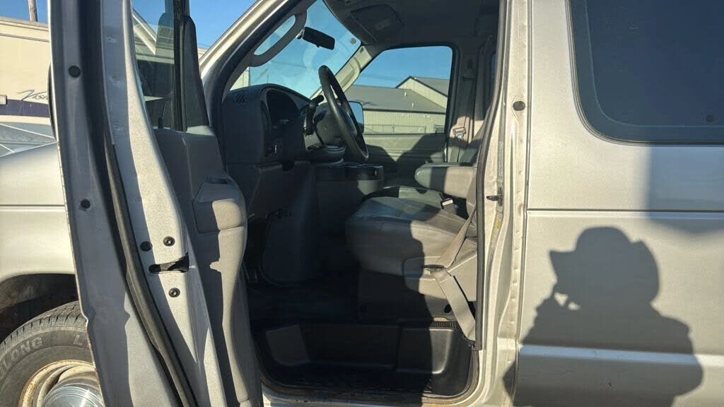 2006 FORD E-250