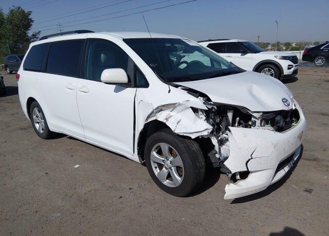 2012 TOYOTA Sienna