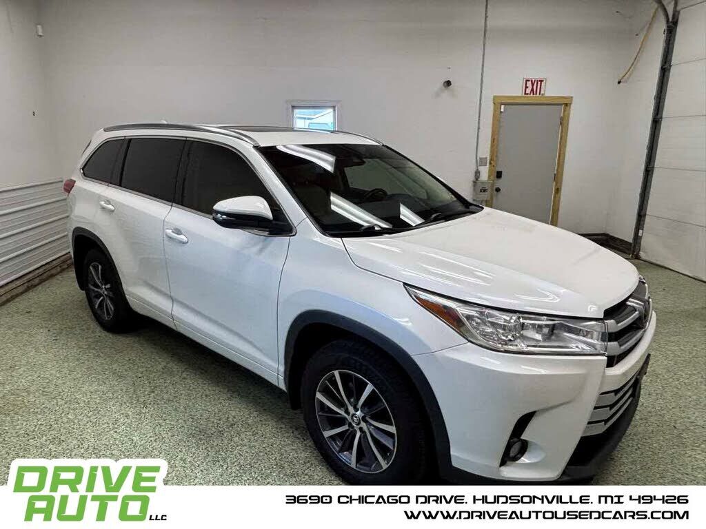 2017 TOYOTA Highlander