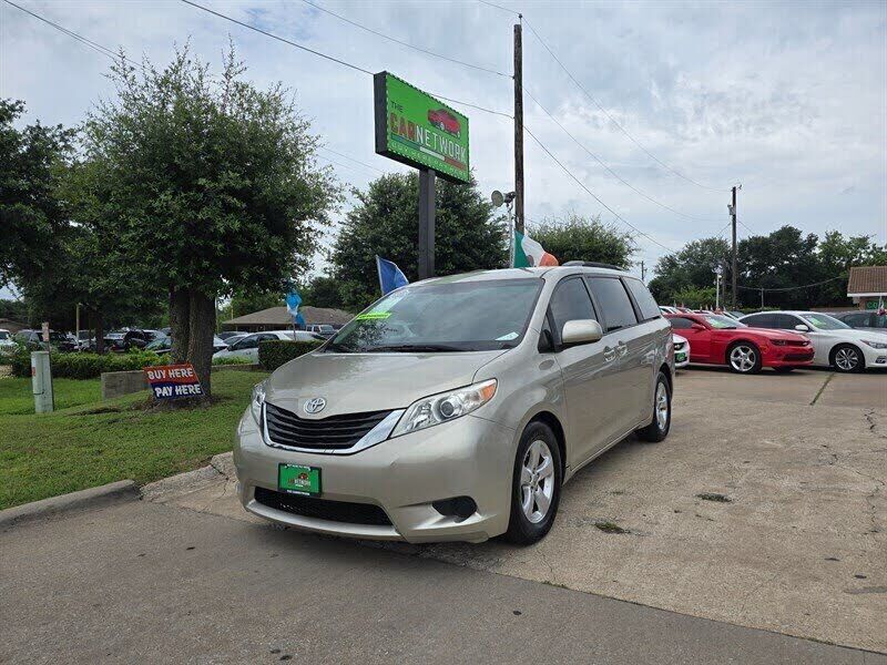 2016 TOYOTA Sienna