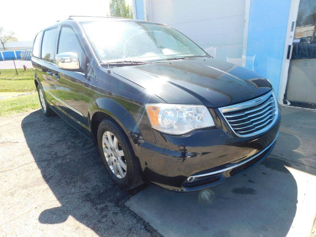 2011 CHRYSLER Town and Country
