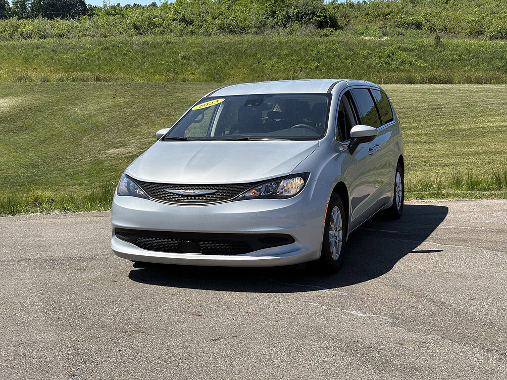 2023 CHRYSLER Voyager