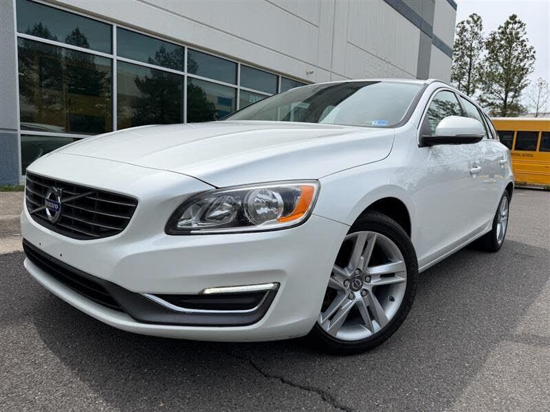 2015 VOLVO V60