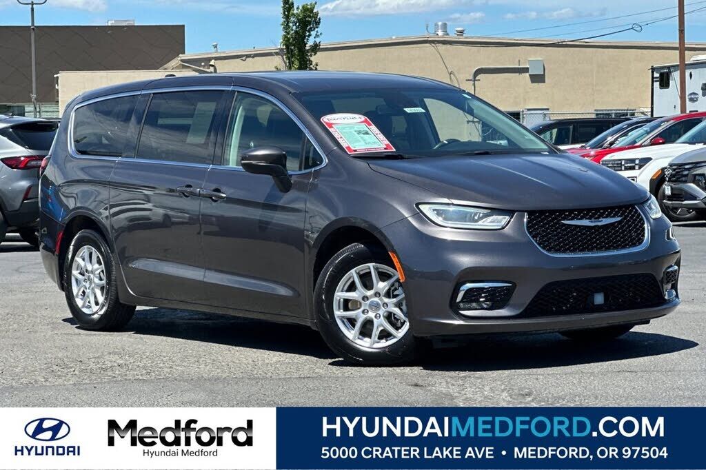2023 CHRYSLER Pacifica