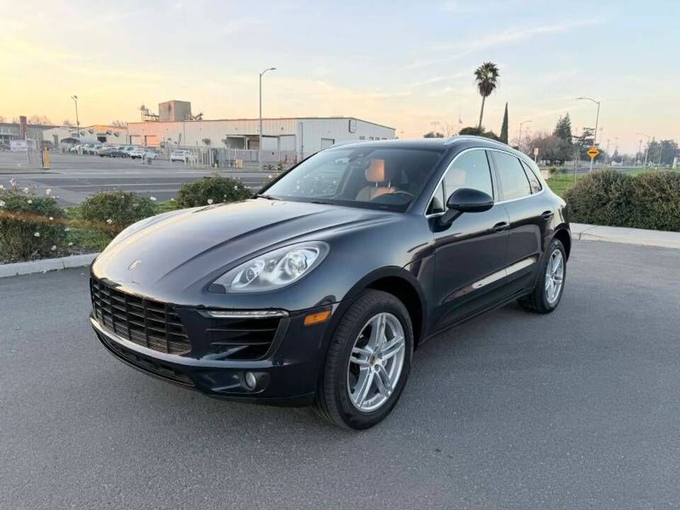 2017 PORSCHE Macan