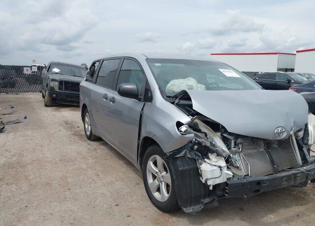 2016 TOYOTA Sienna