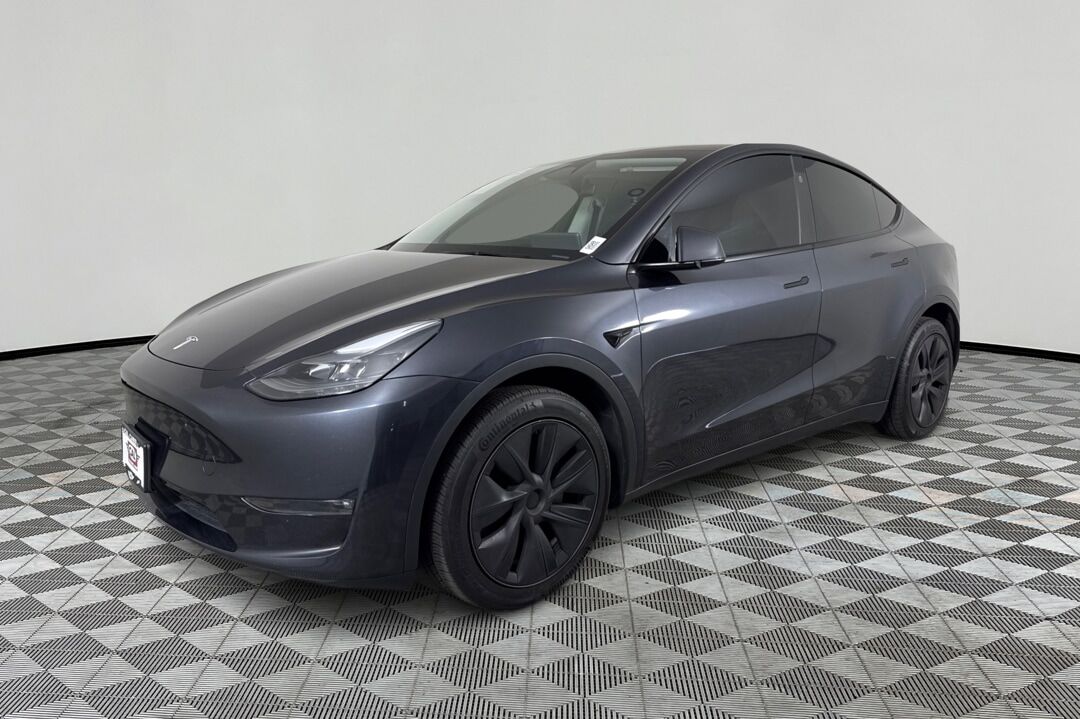 2025 TESLA Model Y