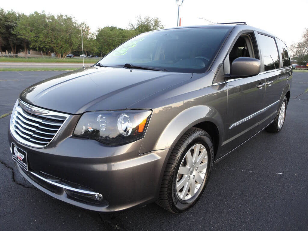 2016 CHRYSLER Town and Country