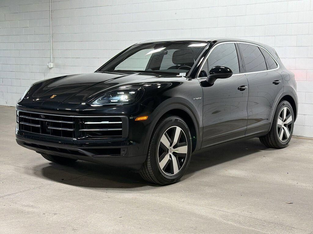 2024 PORSCHE Cayenne
