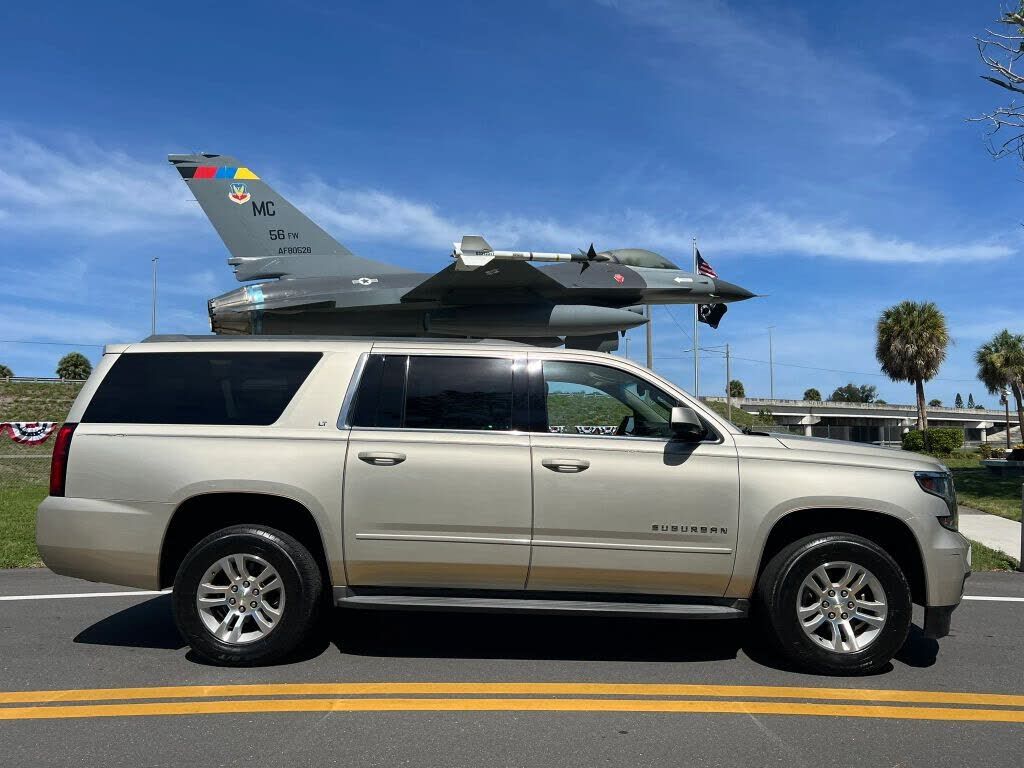 2016 CHEVROLET Suburban