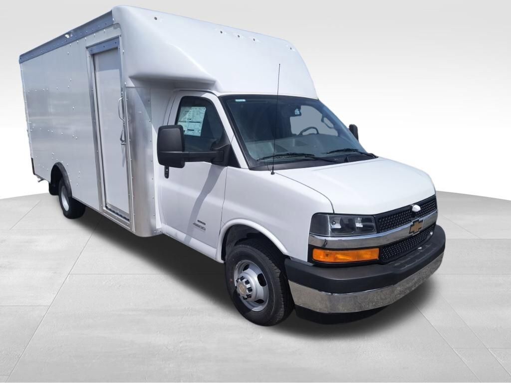 2026 CHEVROLET Express