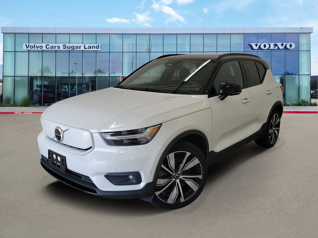 2022 VOLVO XC40