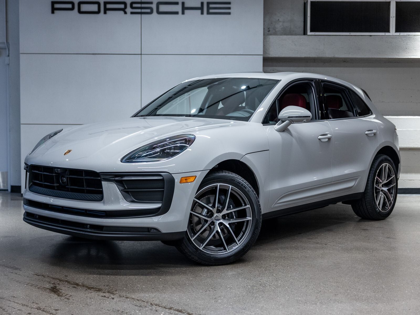 2026 PORSCHE Macan