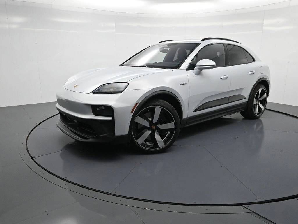 2026 PORSCHE Macan