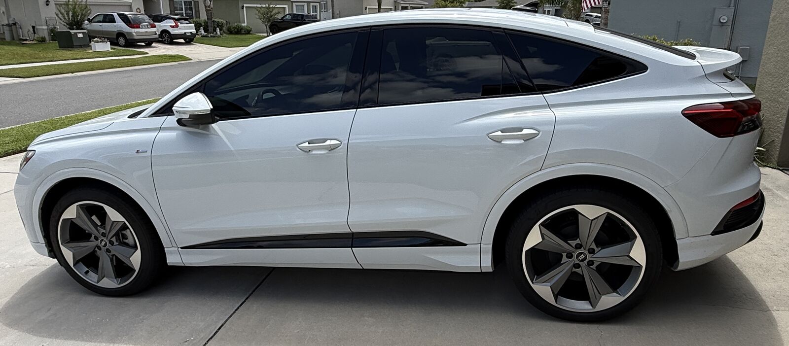 2025 AUDI Q4