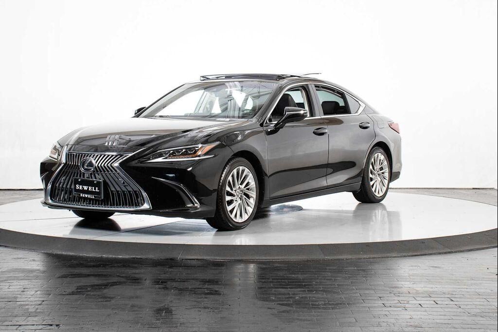 2019 LEXUS ES