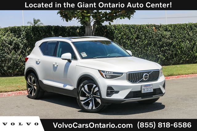 2024 VOLVO XC40