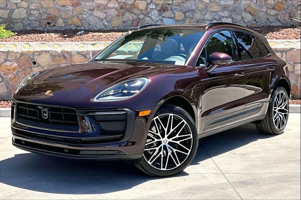 2026 PORSCHE Macan