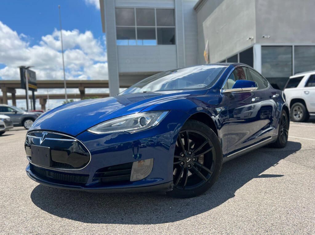 2015 TESLA Model S