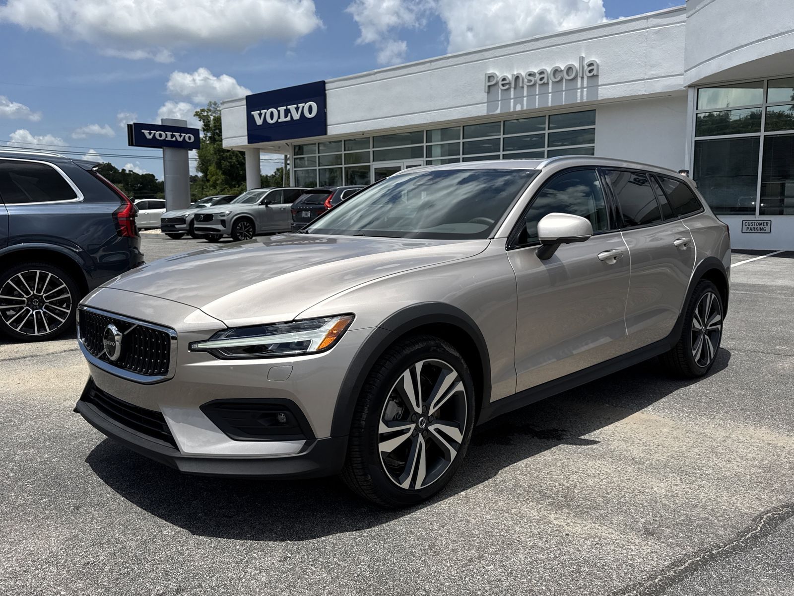 2026 VOLVO V60CC