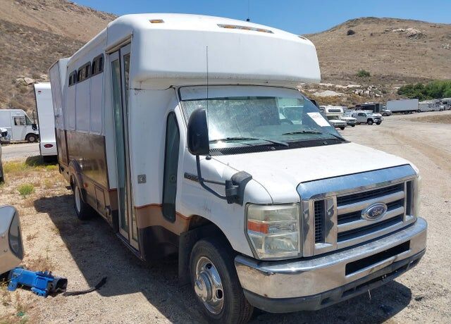 2011 FORD E-450