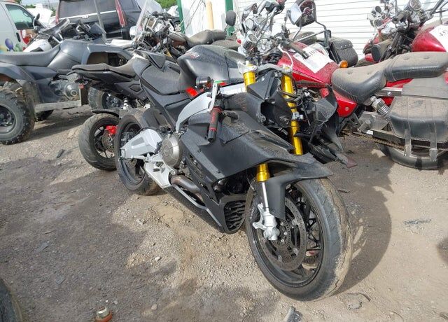 2025 APRILIA RS