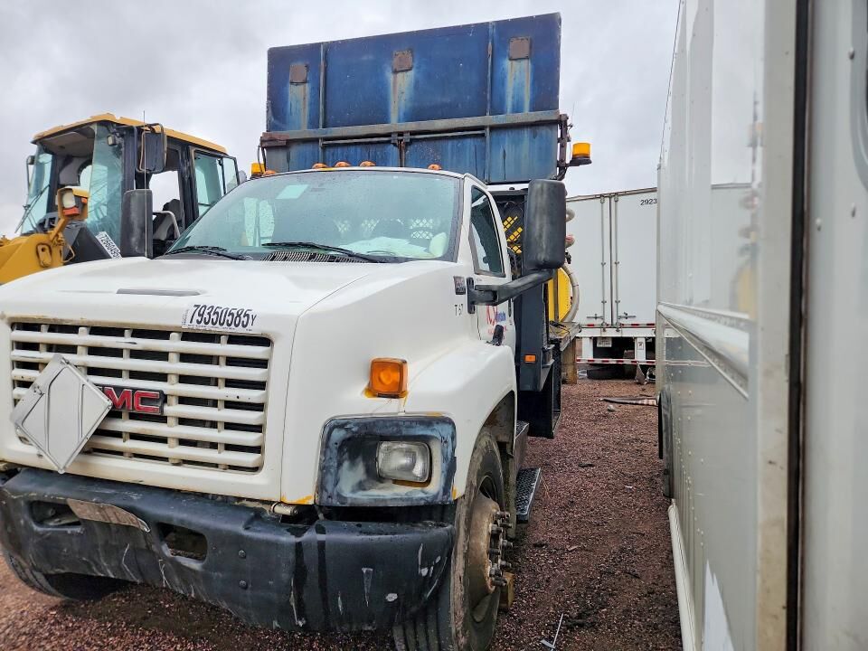 2005 GMC C7