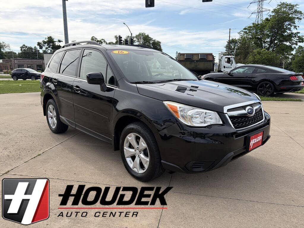 2016 SUBARU Forester