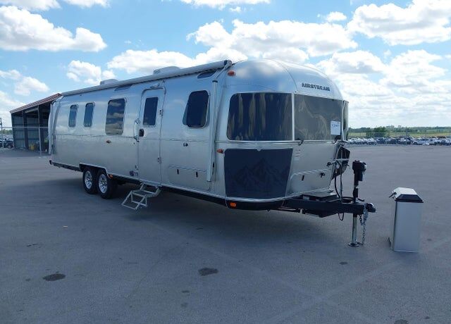 2025 AIRSTREAM Classic
