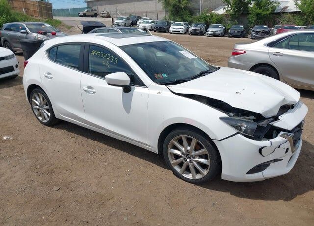 2017 MAZDA Mazda3