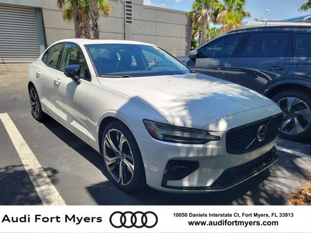 2025 VOLVO S60