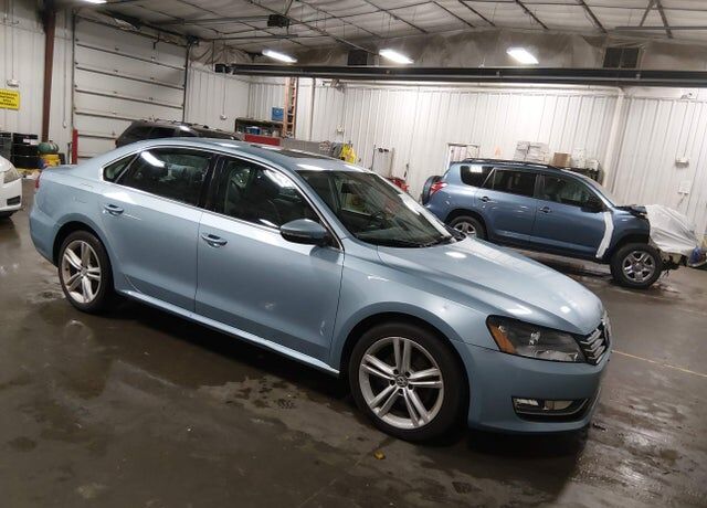2012 VOLKSWAGEN Passat