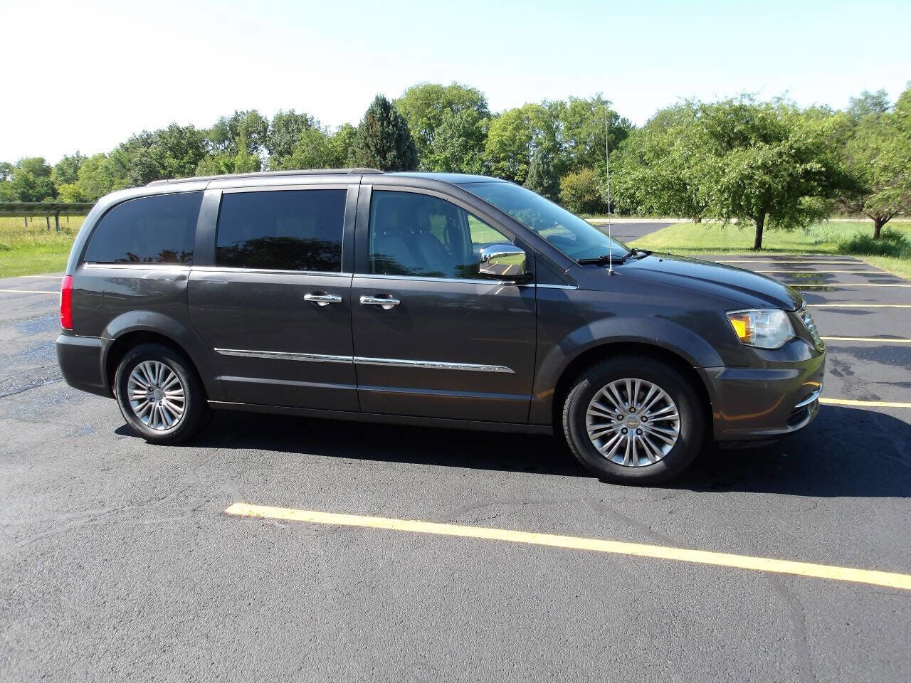 2016 CHRYSLER Town and Country