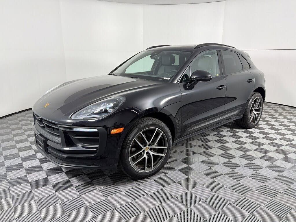 2023 PORSCHE Macan