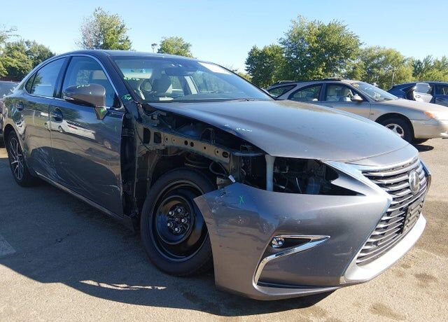 2017 LEXUS ES