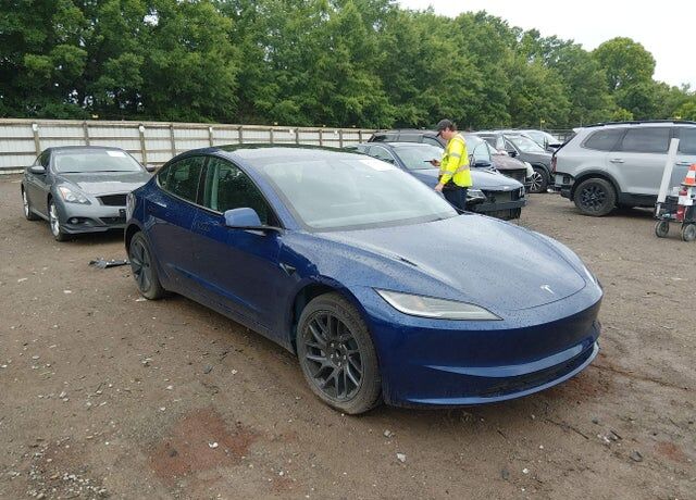 2025 TESLA Model 3