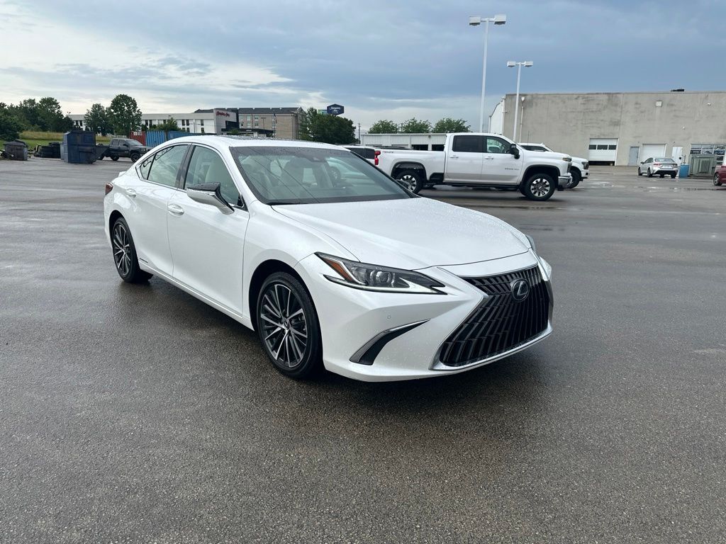 2022 LEXUS ES