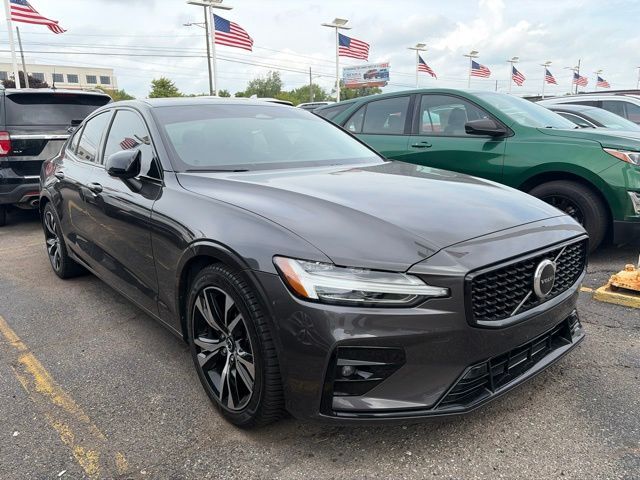 2024 VOLVO S60