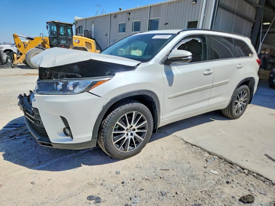 2017 TOYOTA Highlander