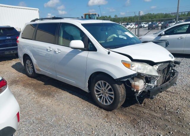 2014 TOYOTA Sienna