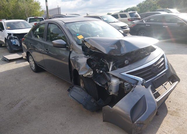 2017 NISSAN Versa