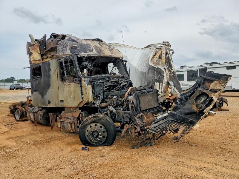 2018 VOLVO TRUCK VNL