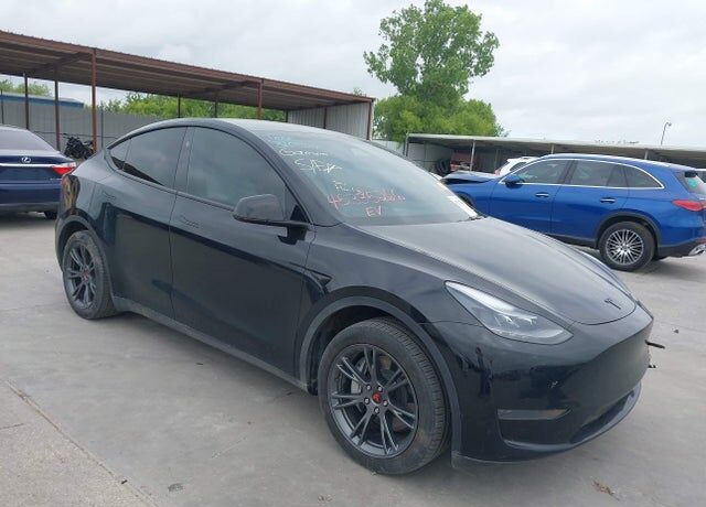 2024 TESLA Model Y